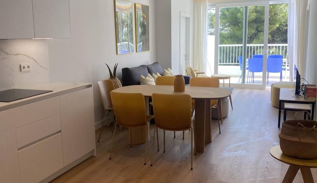 Bright apartment on the second line of the beach, with a large terrace