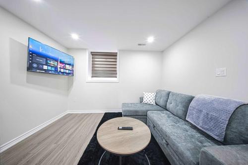 Bright Basement Suite w Parking near McLennan Park