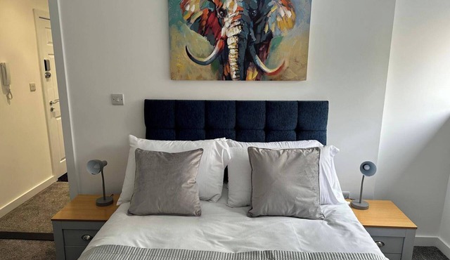 Bright & Cozy Hull Stay
