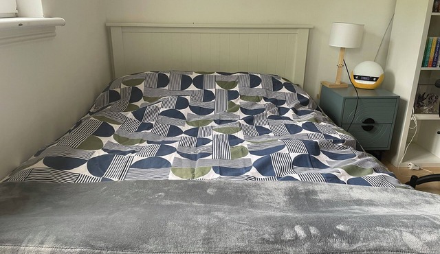 Bright double bedroom with own private bathroom in peaceful Clarkston home