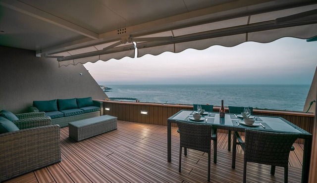 BRIGHT & HUGE TERRACE APARTMENT IN FRONT OF THE SEA