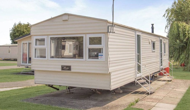 Bronze Caravan with parking