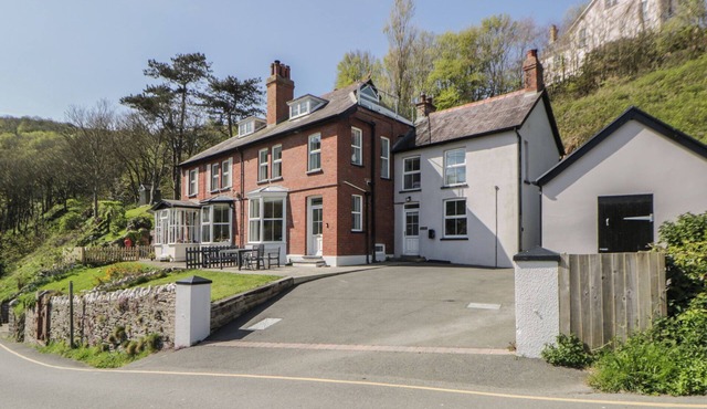 BRYNMORFA, pet friendly, country holiday cottage in Llangrannog