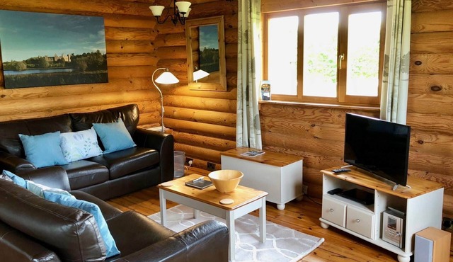Bullfinch Lodge - 2 bedroom cabin