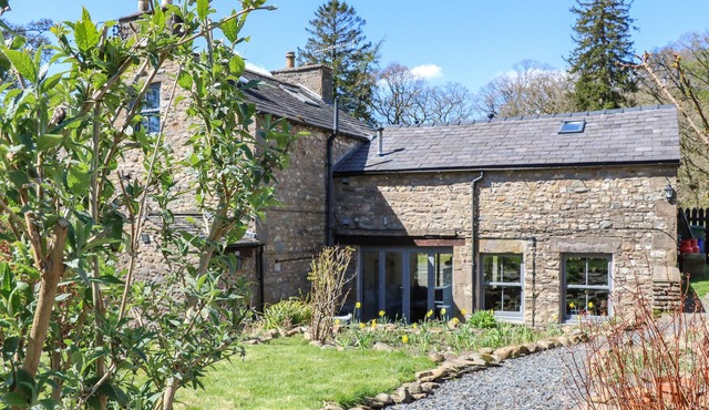 BURNT MILL COTTAGE, pet friendly, with open fire in Sedbergh