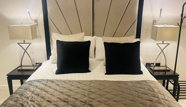 Business Suite Lux 2 Bed Apartment in St Albans