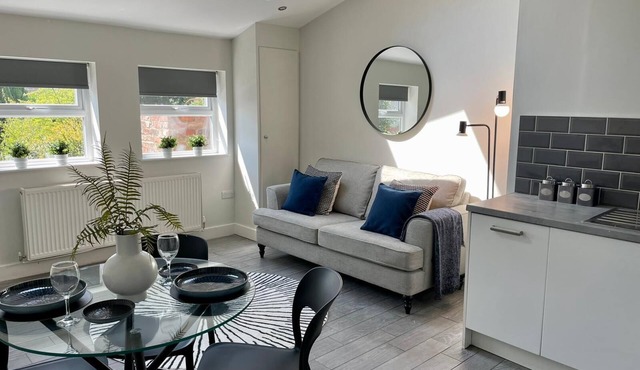 By Allerton Manor & Beatles Spots | Free Parking