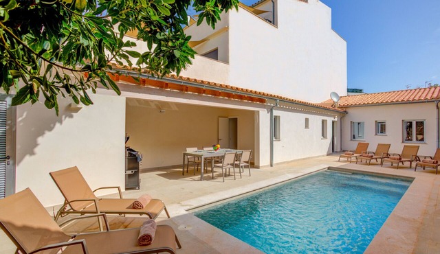 Ca la Tia Joanaina for six people with pool and BBQ