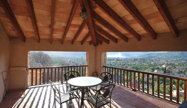 Ca'n Ferru. Old house renovated in Biniaraix overlooking the valley