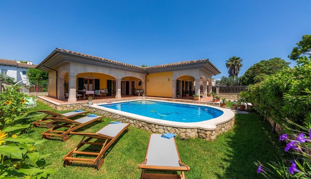“Ca Na Rosa” close to the Beach with Wi-Fi, A/C, Terrace, Garden & Pool
