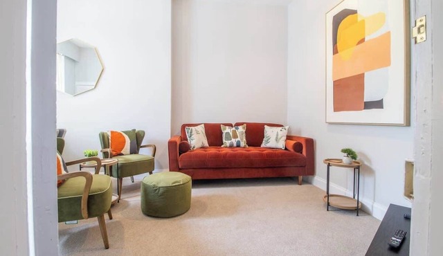 Cairnhill House - 3 Bed House in Central Airdrie