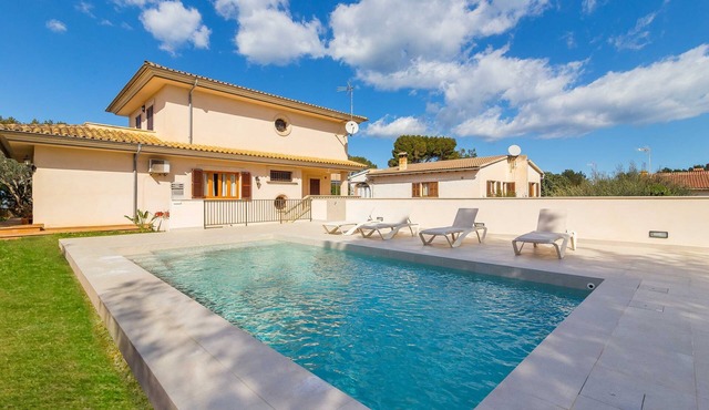 Calma - Beautiful villa with garden in Son Serra de Marina