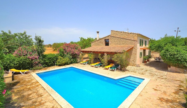 Can Blanc 018 rustic finca with private pool, air conditioning, terrace and barbecue