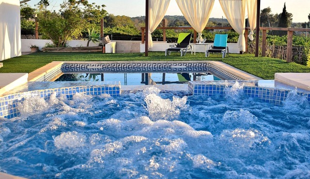 Can Butxaquí 160 fantastic villa with private pool and jacuzzi, air conditioning, barbecue and WiFi