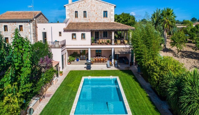 Can Corem de Son Moix - Luxurious 6-bedroom villa just 10 minutes from the beach