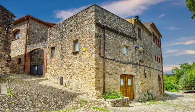 CAN PARRALETS: Rural house for rent in Saus, comfortable, renovated and charming