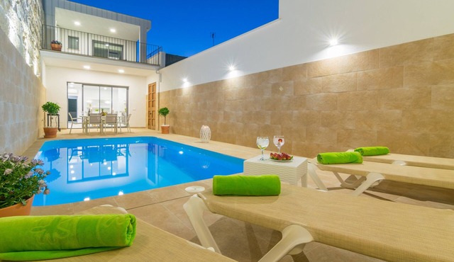 CAN SERRA -Modern townhouse with private pool. Free WiFi