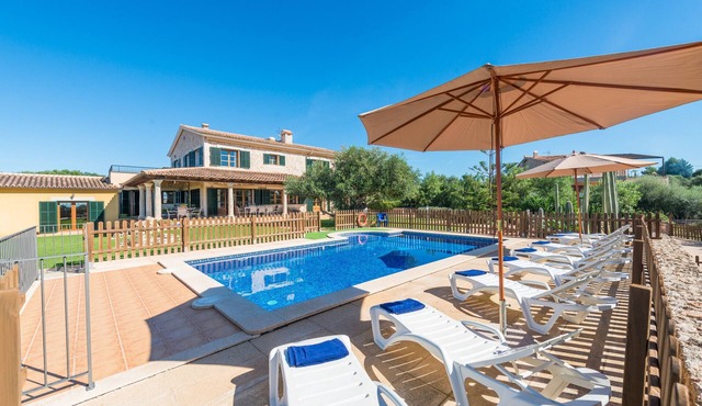 CAN VALERO for 12 people in Palma with Swimming pool