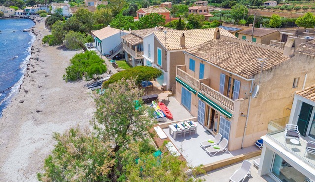 CAS FERRERICO - Cozy summer house on the beachfront. Free WIFI.
