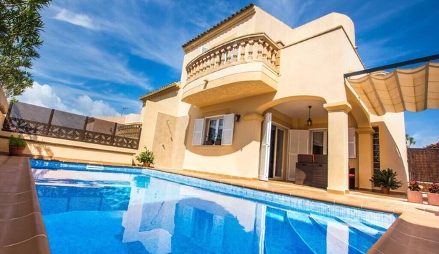 Casa con Piscina Cerca de la Playa