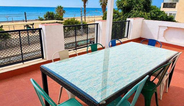 Casa con vistas al mar y jardín