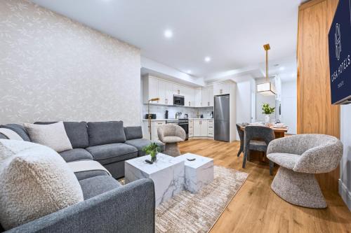 Casa Hotels Gerrard Brand New Family Suite