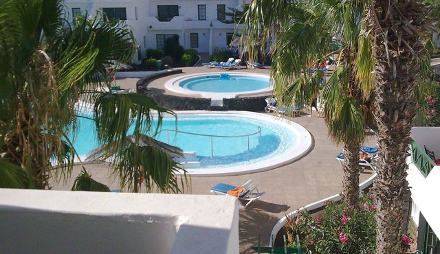 Casa Kazz, lovely 1 bed central PDC apartment with sea & pool views