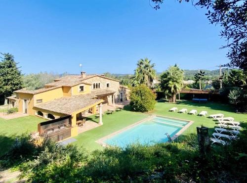 Casa Mas Molines con piscina, jacuzzi y barbacoas.