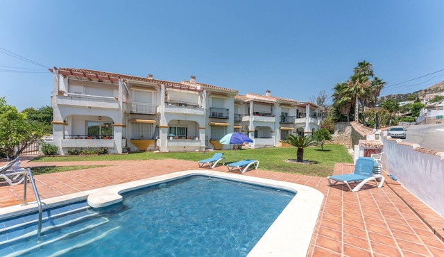 Casa Reus Apartment with Outdoor Pool and Garden for 4