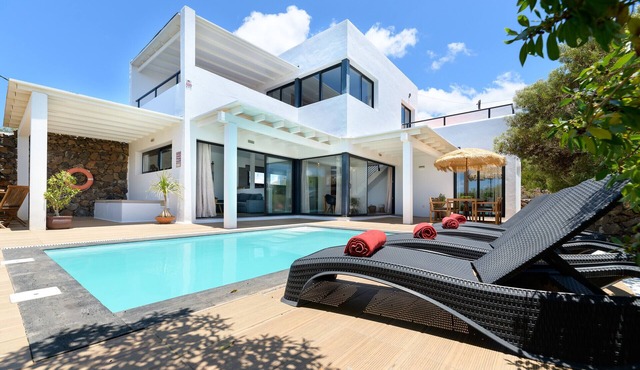 Casa Sur, Sea Views from Conil Lanzarote with heated pool