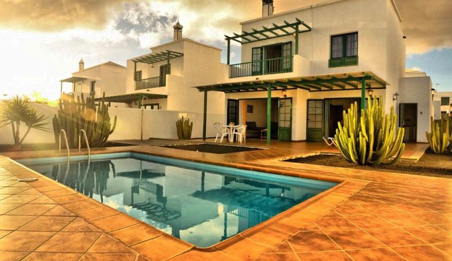 Casas Nohara, Playa Blanca