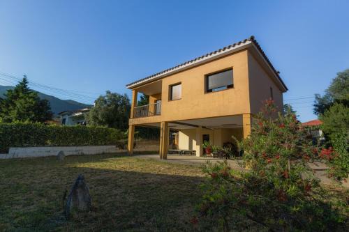 Caserna 13 - Moderna Casa de Pueblo en Maçanet