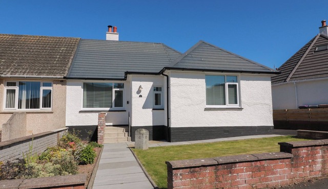 CASTAWAY COTTAGE MAIDENS, pet friendly, with open fire in Maidens