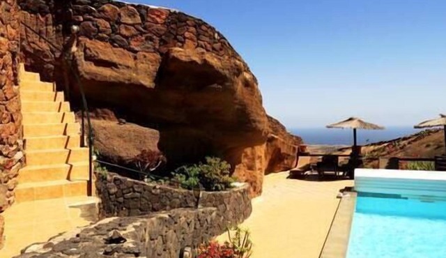 Castillo Bentley - Sleep in a volcanic cave - Pet friendly, Castillo 2 - Sleep in a Volcanic Cave