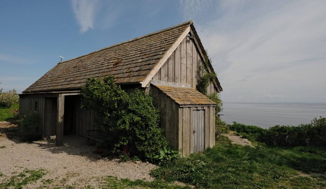 Castle Cottage with panoramic coastal views