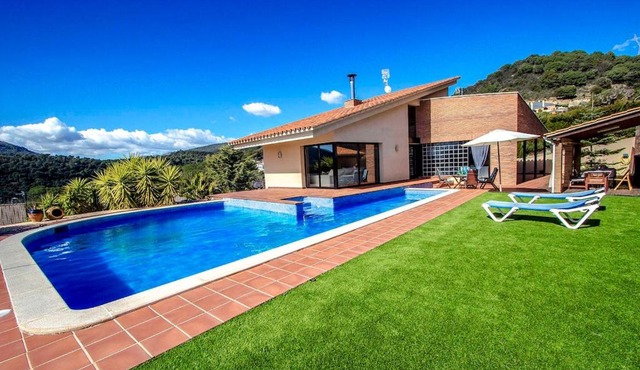 Catalunya Casas Stunning modern villa and just half hour to Barcelona!