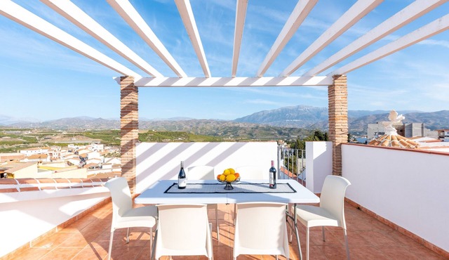 Chalet "Villa Cañete" with Mountain Views, Terrace, Jacuzzi & Wi-Fi