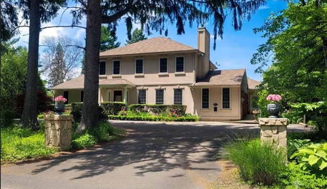 Charlotte Garden Bed and Breakfast