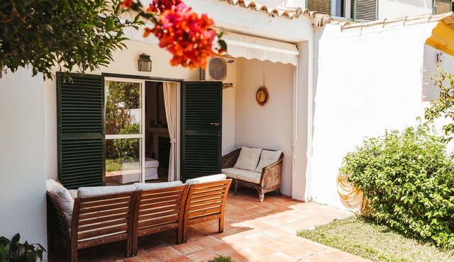 Charming 3-bedroom beachside chalet with WiFi & AC, in El Puerto de Santa María