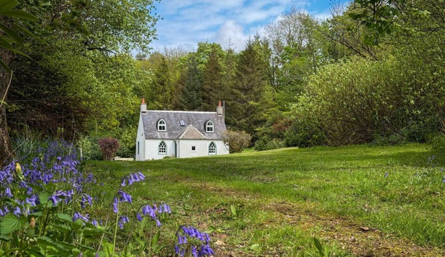 Charming Foresters Cottage in Blair Castle Estate