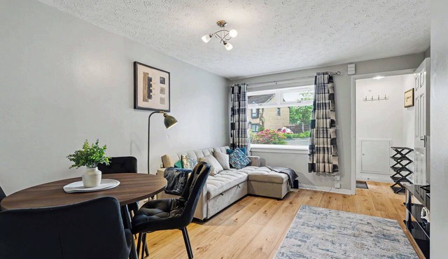 Charming 1-Bedroom Hideaway in Central Falkirk