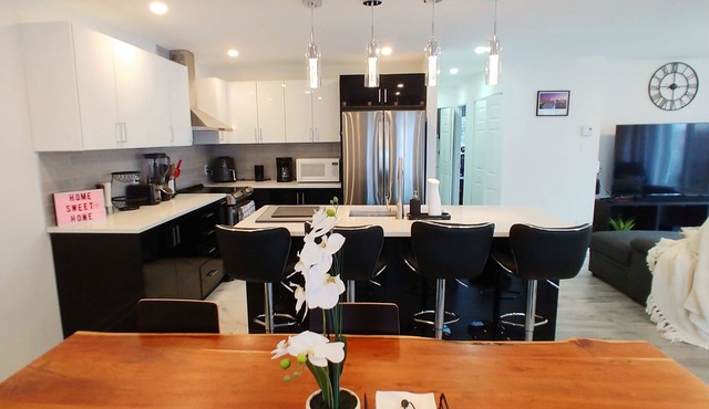 Charming 2-bedroom apartment with WiFi and AC in wonderful Vaudreuil-Dorion