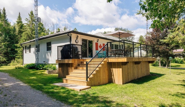 Charming 3-bedroom cottage with WiFi, AC on serene Balsam Lake