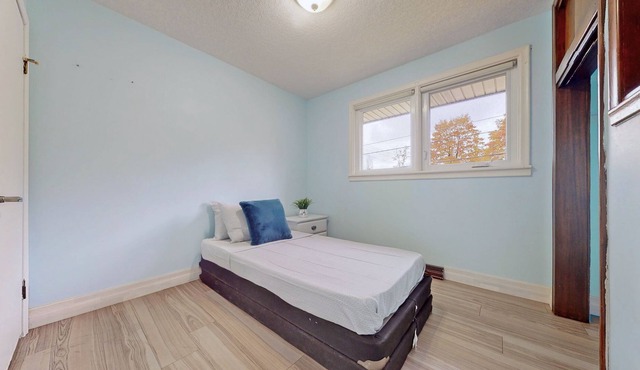 Charming 4 Bed House on an Acre property (Open for Event rentals)