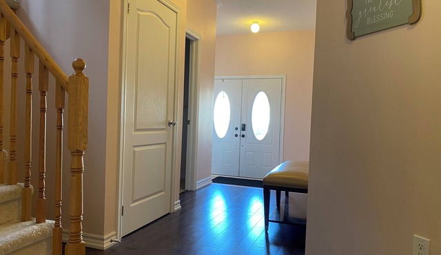 Charming 4-bedroom house with WiFi and AC in peaceful Shelburne