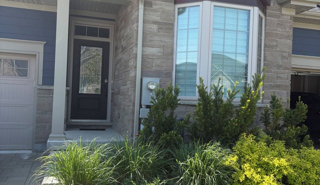 Charming and cozy townhome in Black Creek, Niagara Falls