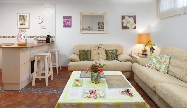 Charming Apartment “Villa Jacaranda” Close to the Beach