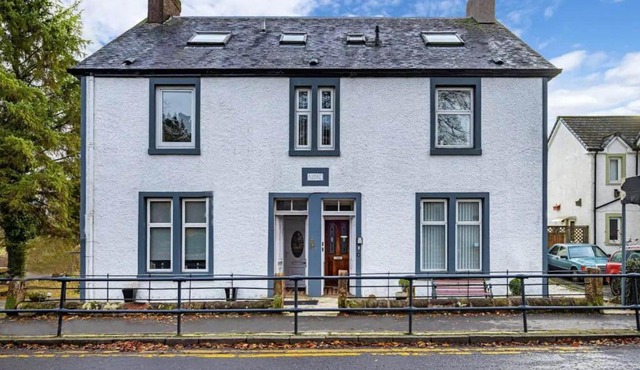 Charming & Cosy Drymen Flat