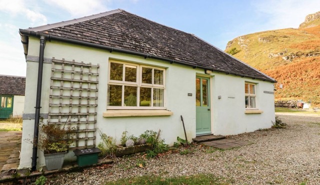 Charming Darach in Ardfern