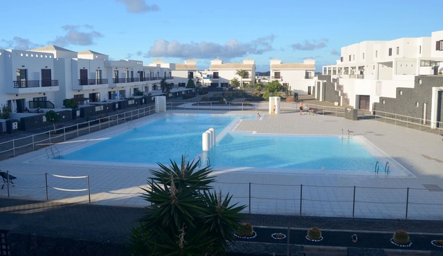 Charming duplex apartment in a luxury complex. at. pool repair 01/2023
